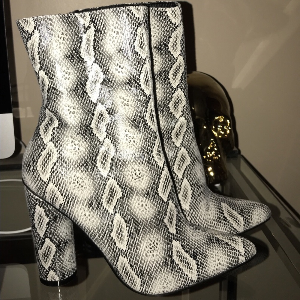 Cape Robbin snake boots
